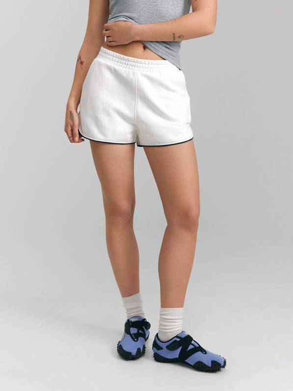Shorts with accent piping, knitted, milky