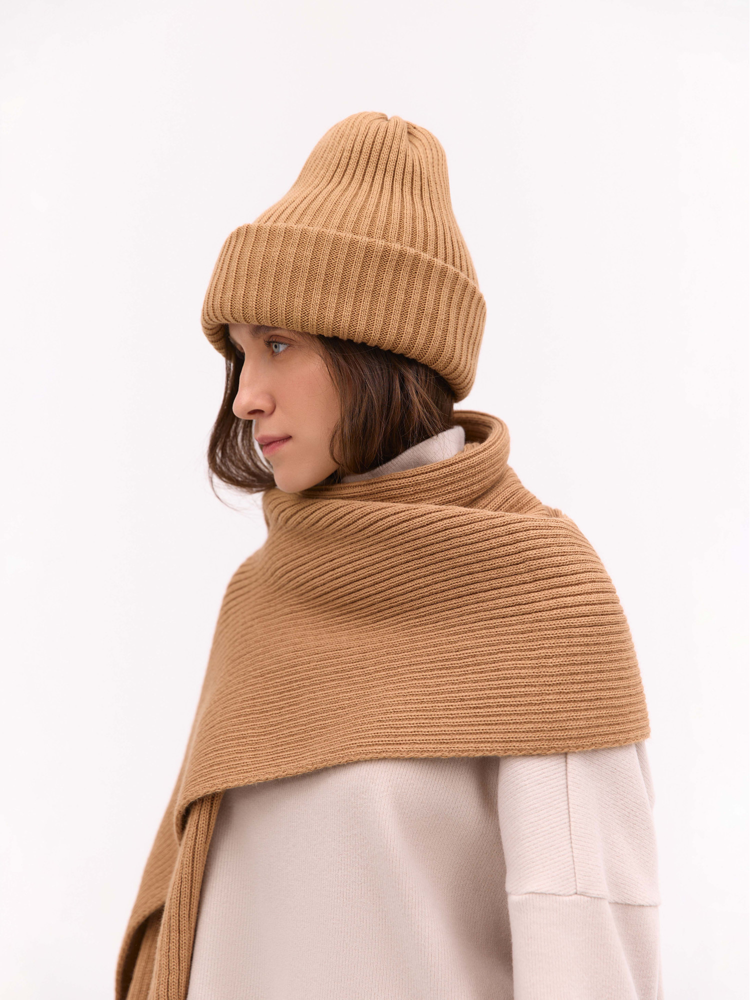 Beige basic scarf