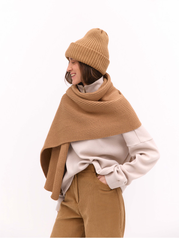 Beige basic scarf