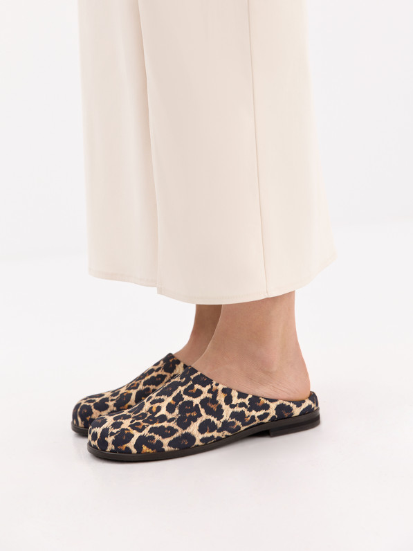 Leopard leather mules