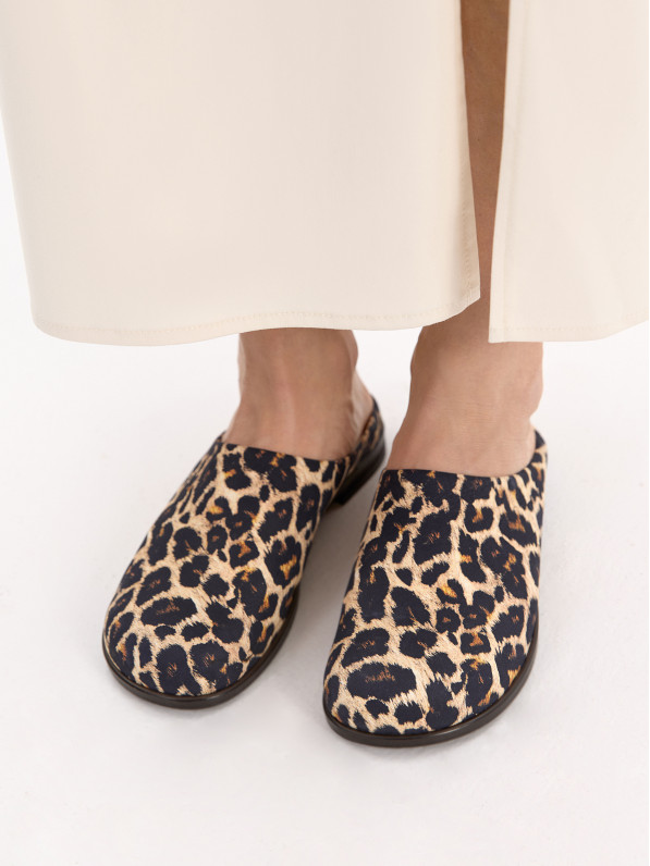 Leopard leather mules