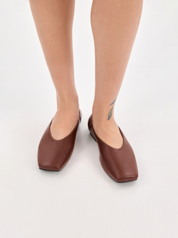 Brown ballet flats made of genuine leather
