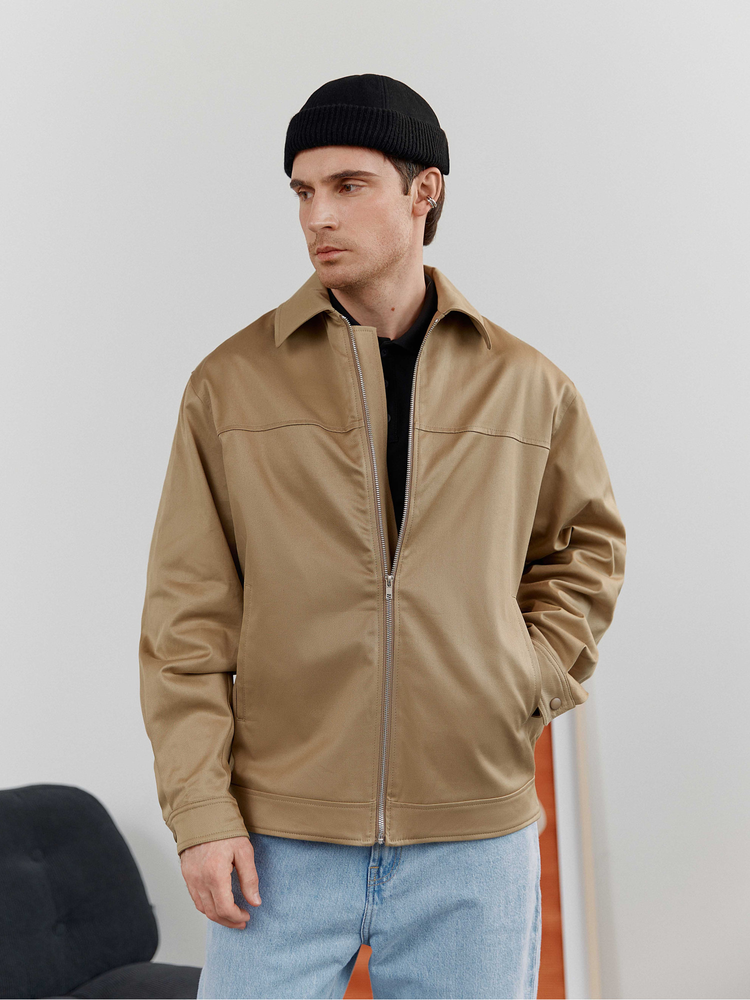Men's beige jacket with collar