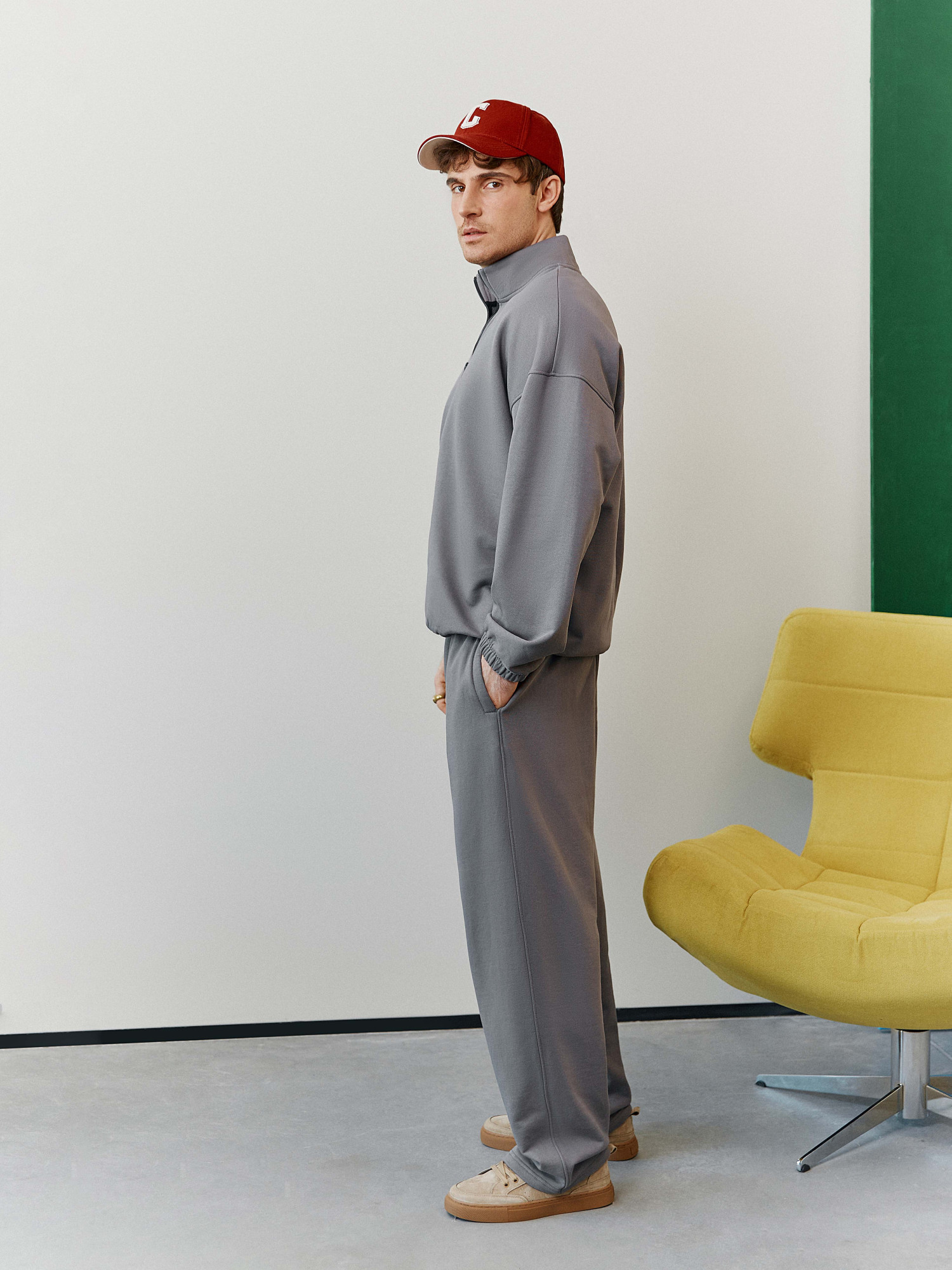 Men's grey sweatshirt with zipper