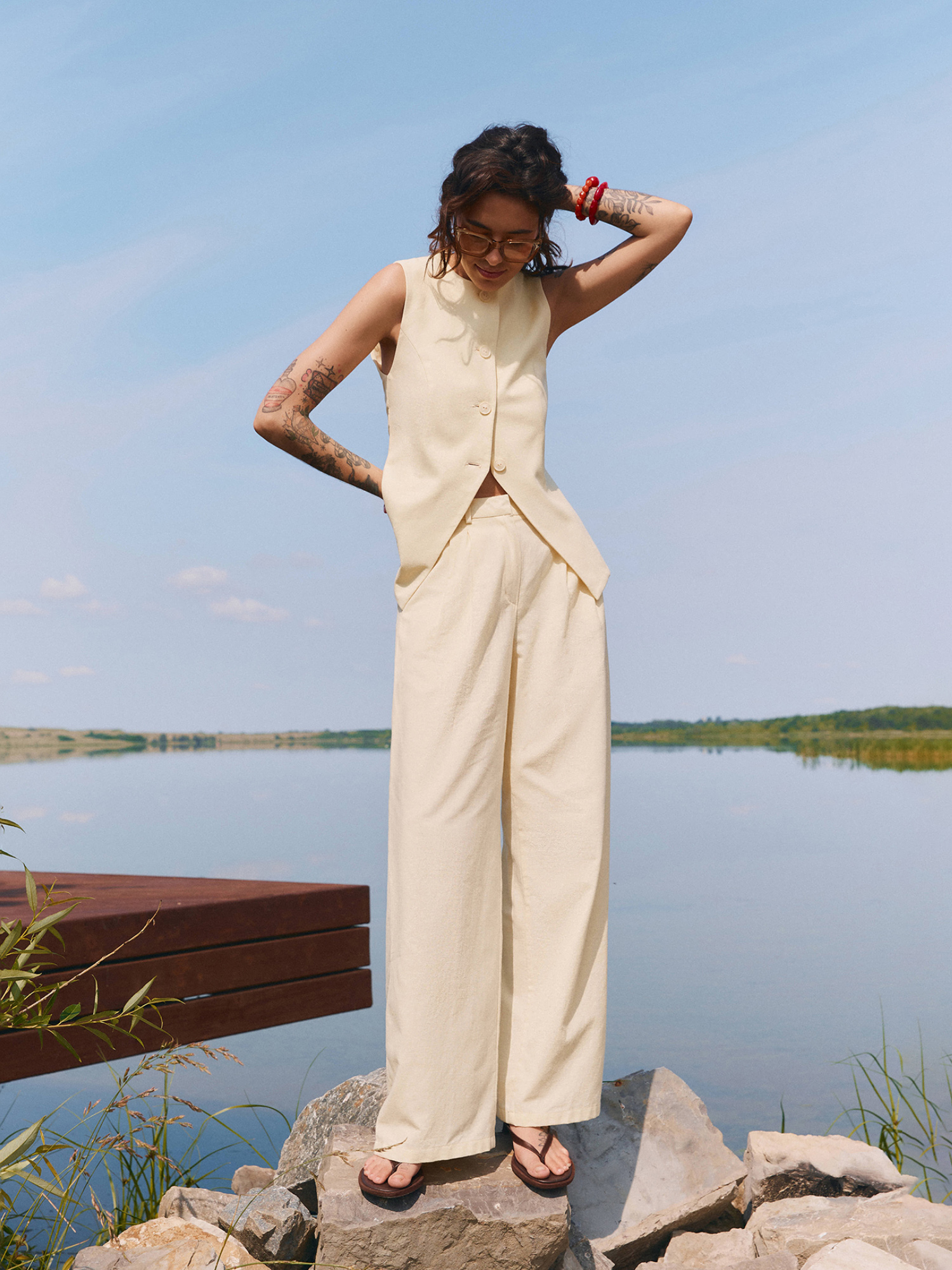 Asymmetrical linen vest, oily
