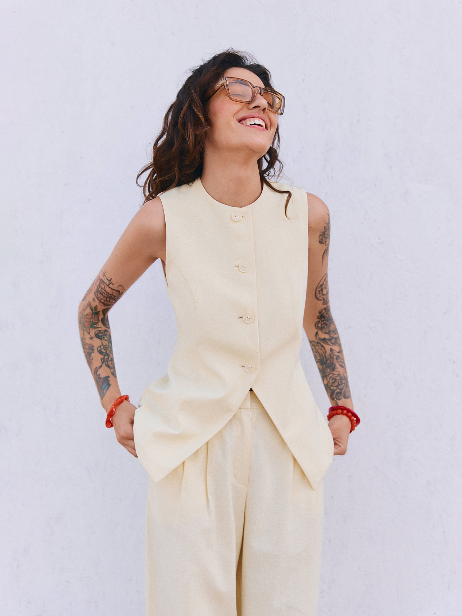 Asymmetrical linen vest, oily