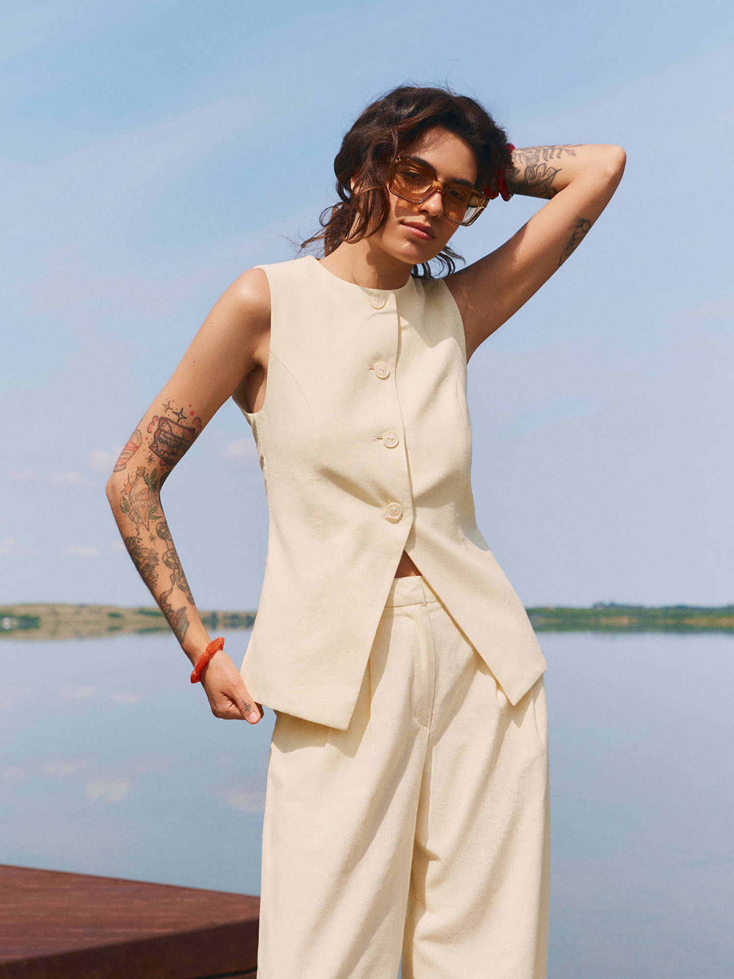 Asymmetrical linen vest, oily