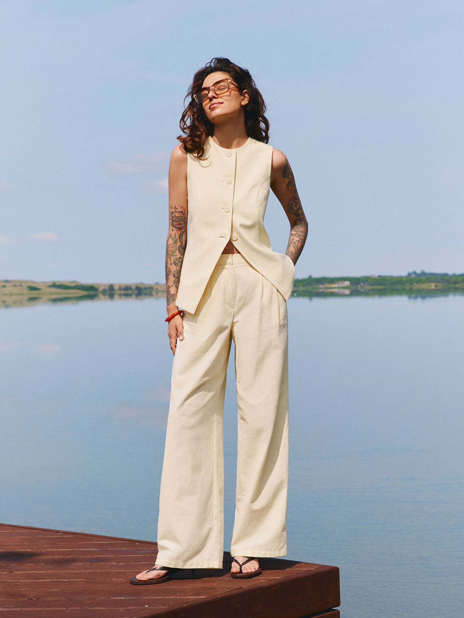 Asymmetrical linen vest, oily