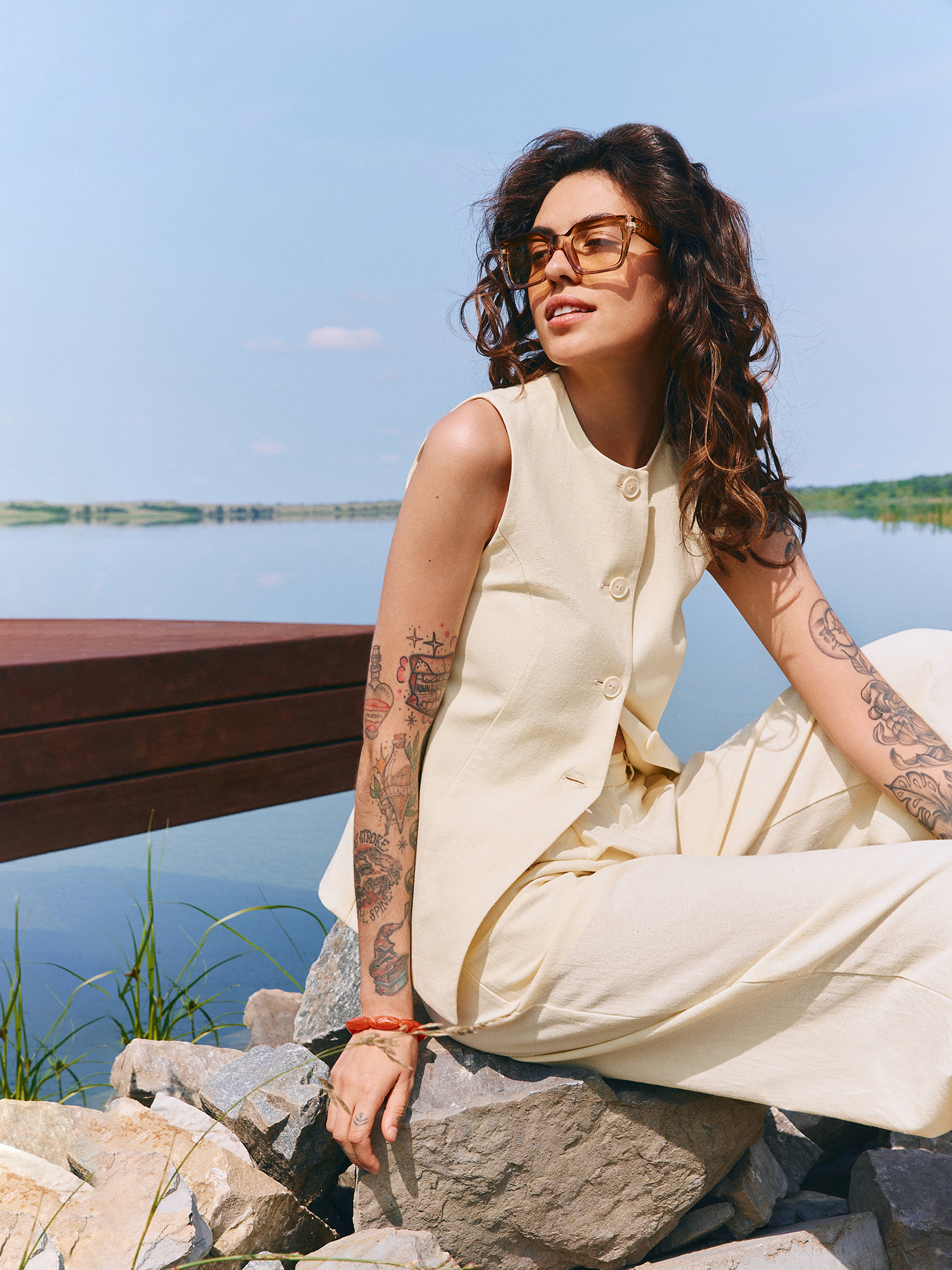 Asymmetrical linen vest, oily