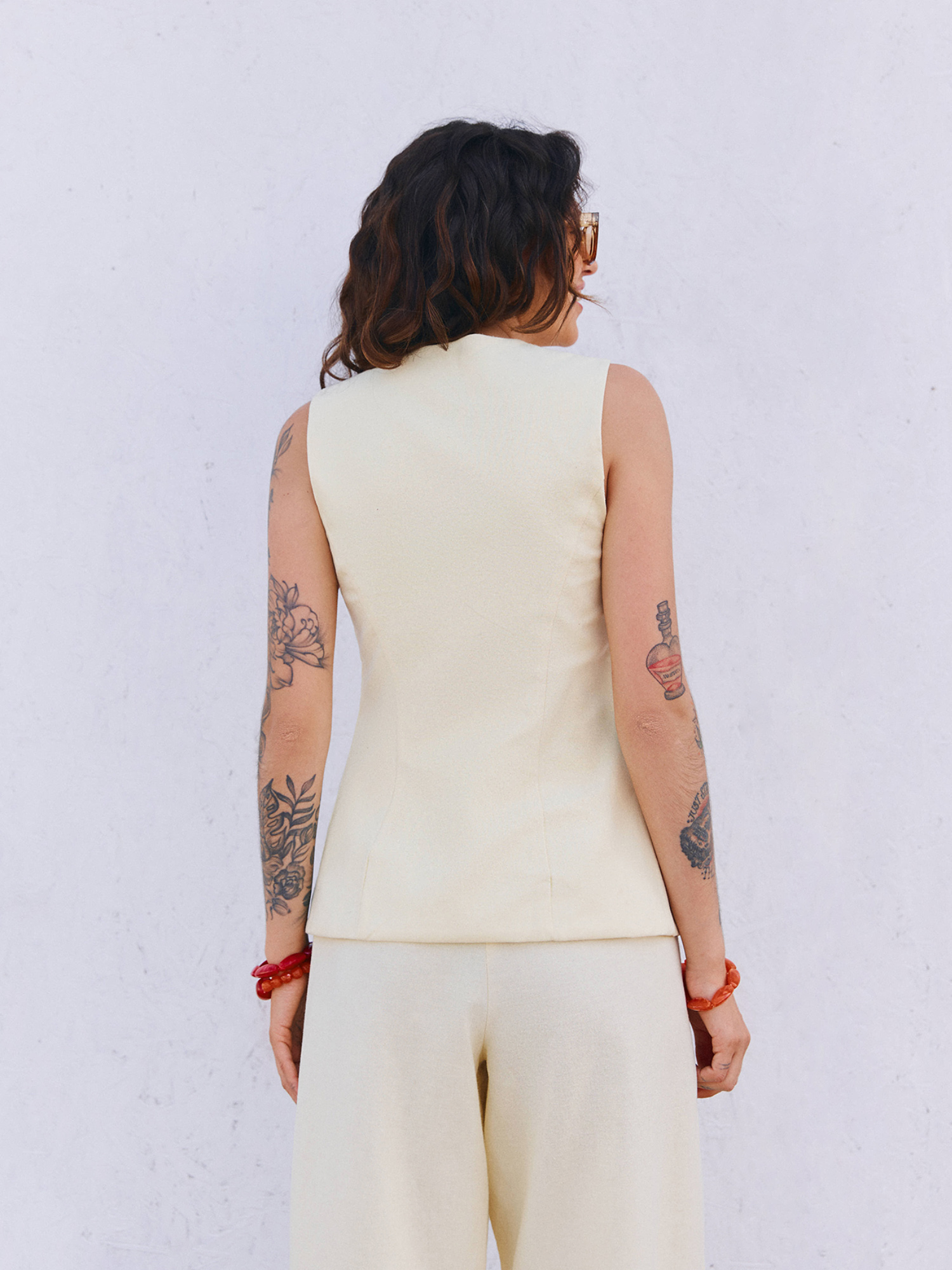 Asymmetrical linen vest, oily
