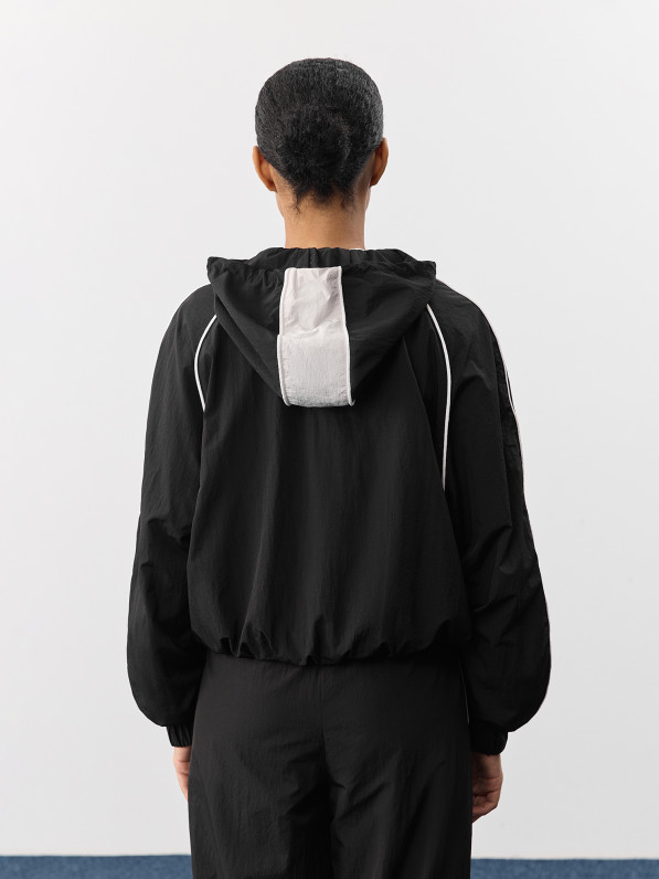 Hooded windbreaker, black