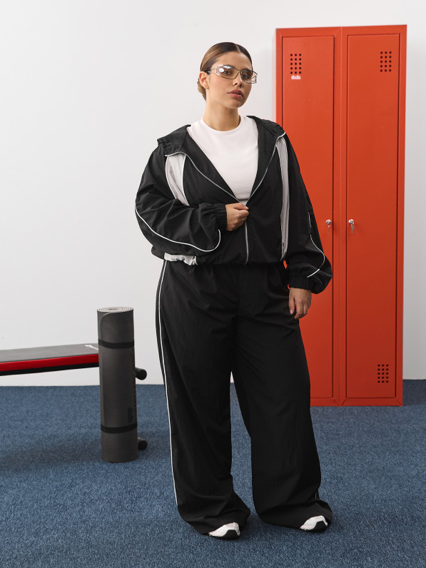 Hooded windbreaker, black