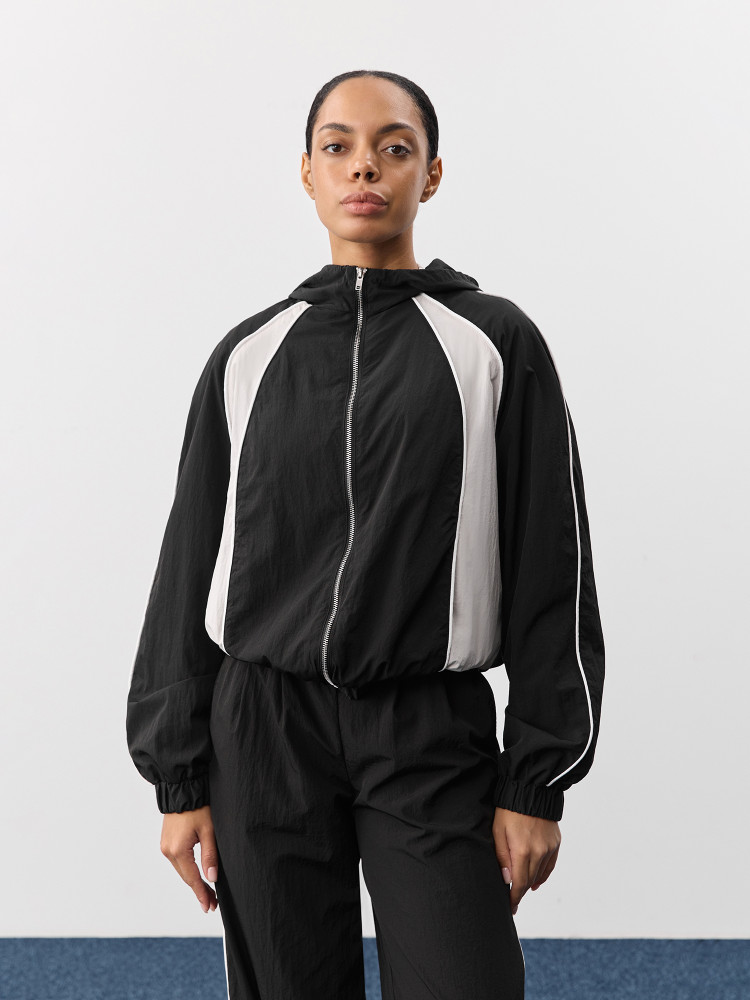 Hooded windbreaker, black
