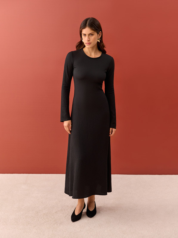 Maxi dress made of gathered fabric, black