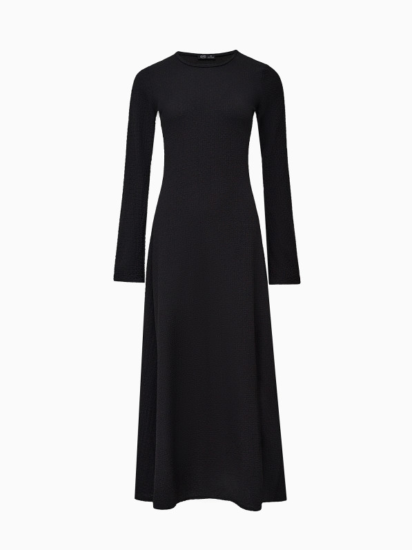 Maxi dress made of gathered fabric, black