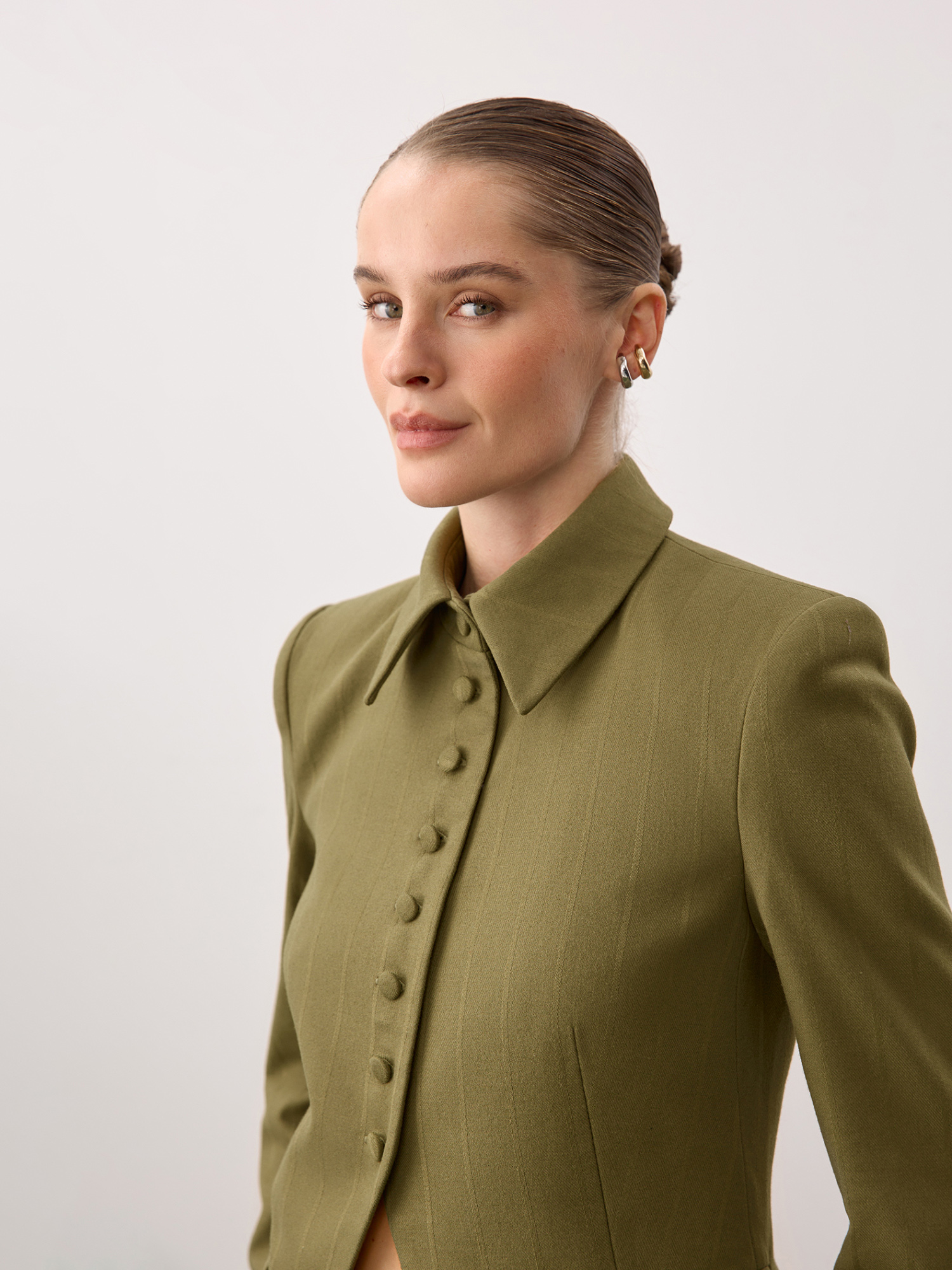 Fitted button-down jacket, olive