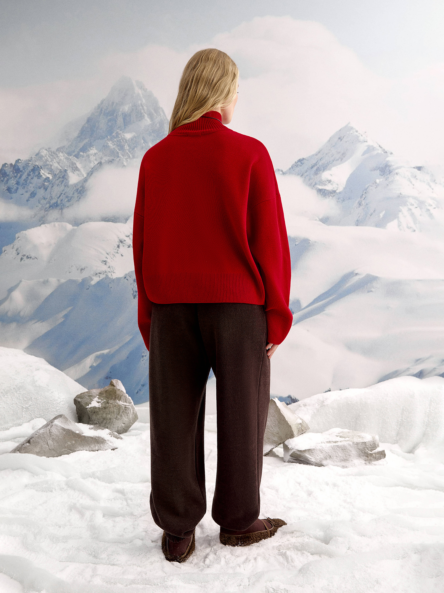 Knitted sweater with high neck, red