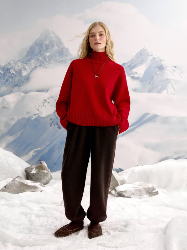 Knitted sweater with high neck, red