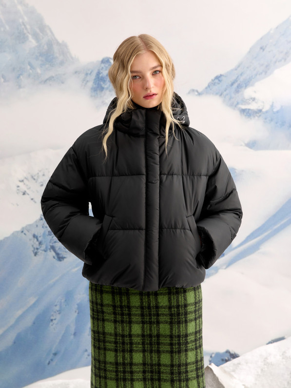 Black down jacket is shortened 