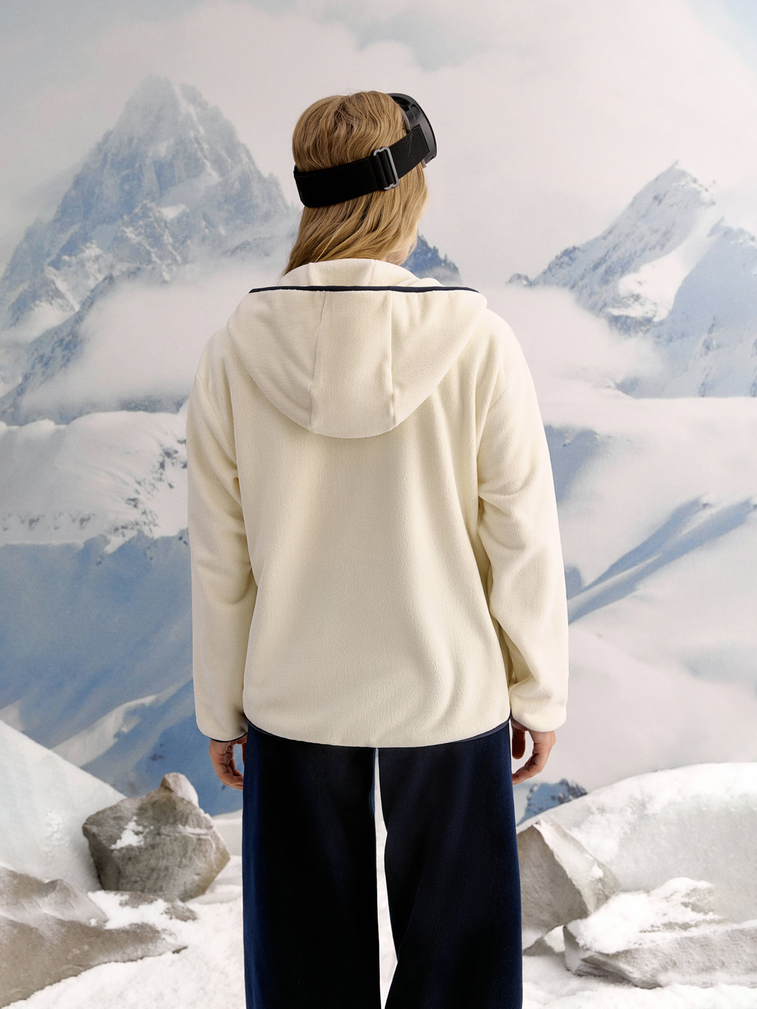 Fleece with zipper, milky