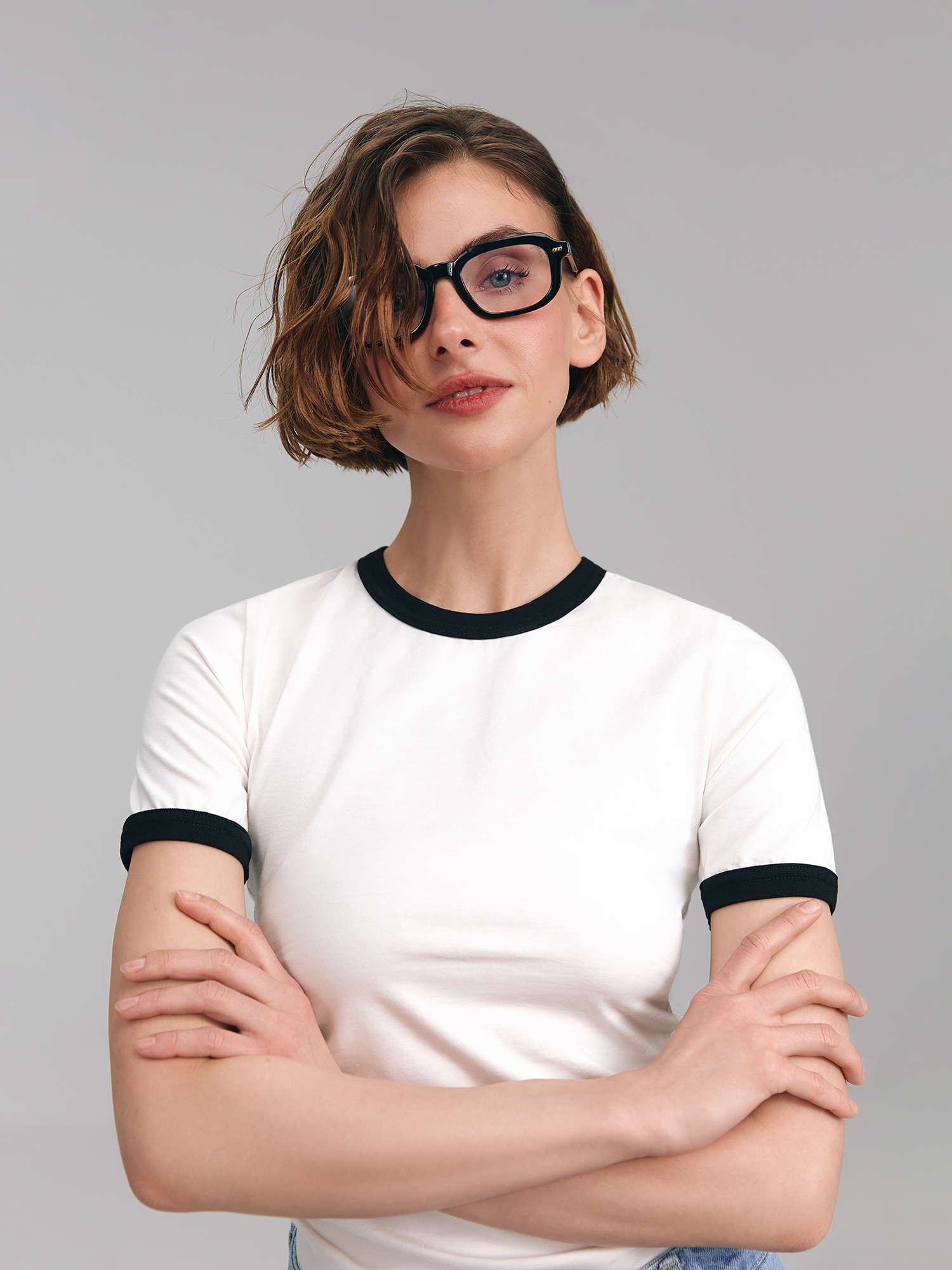 Fitted T-shirt with black piping, milky
