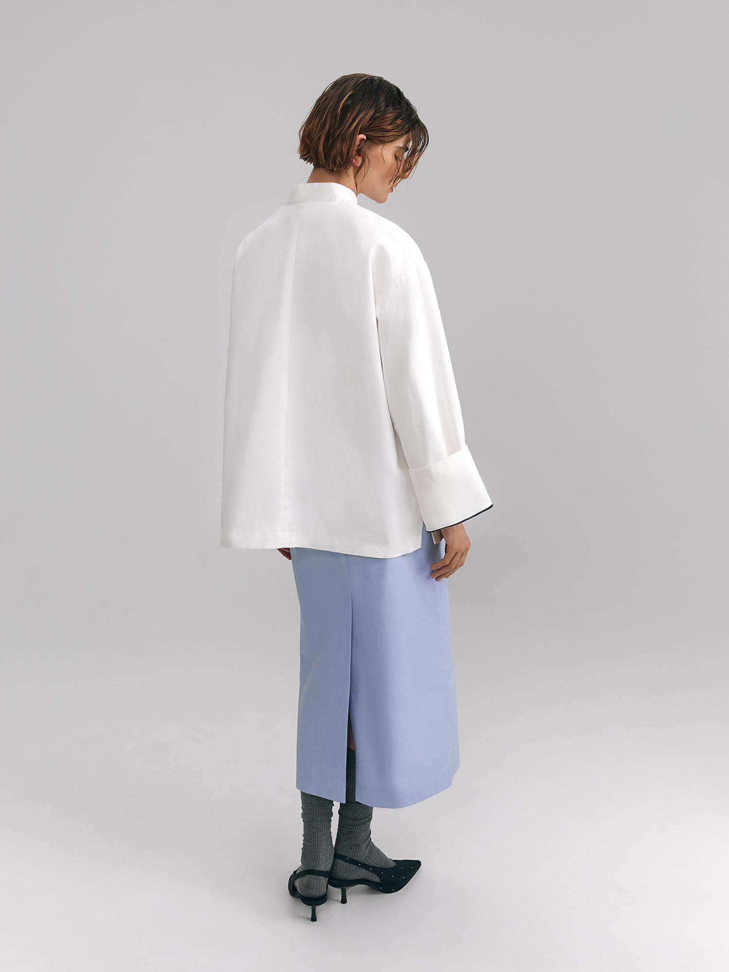 Cotton jacket with accent fasteners, white