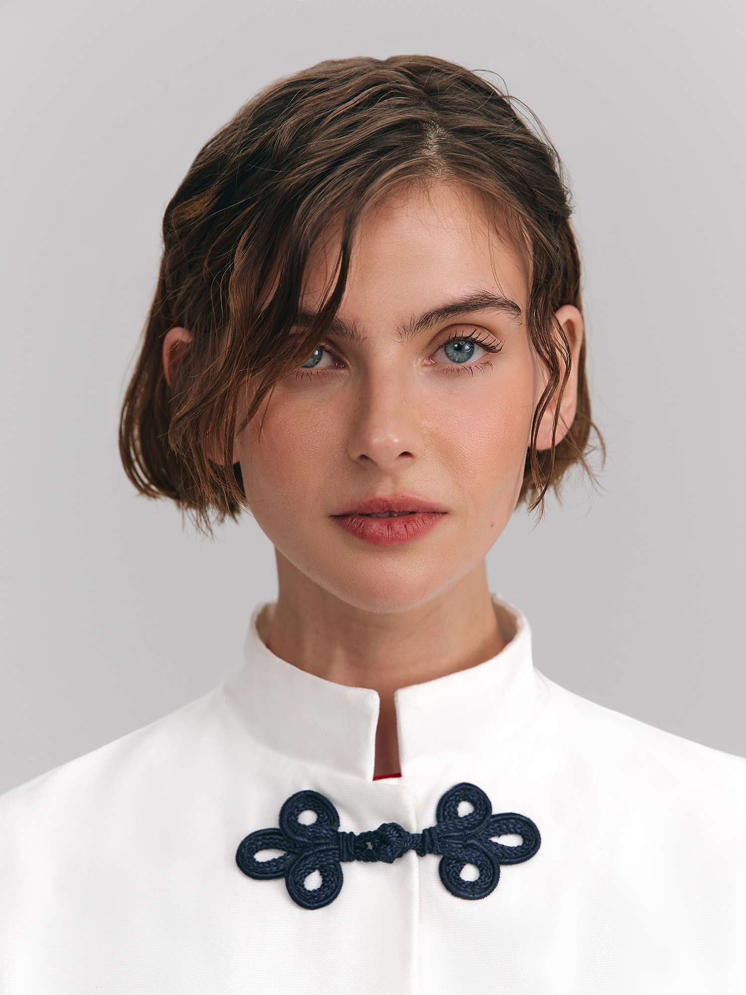 Cotton jacket with accent fasteners, white