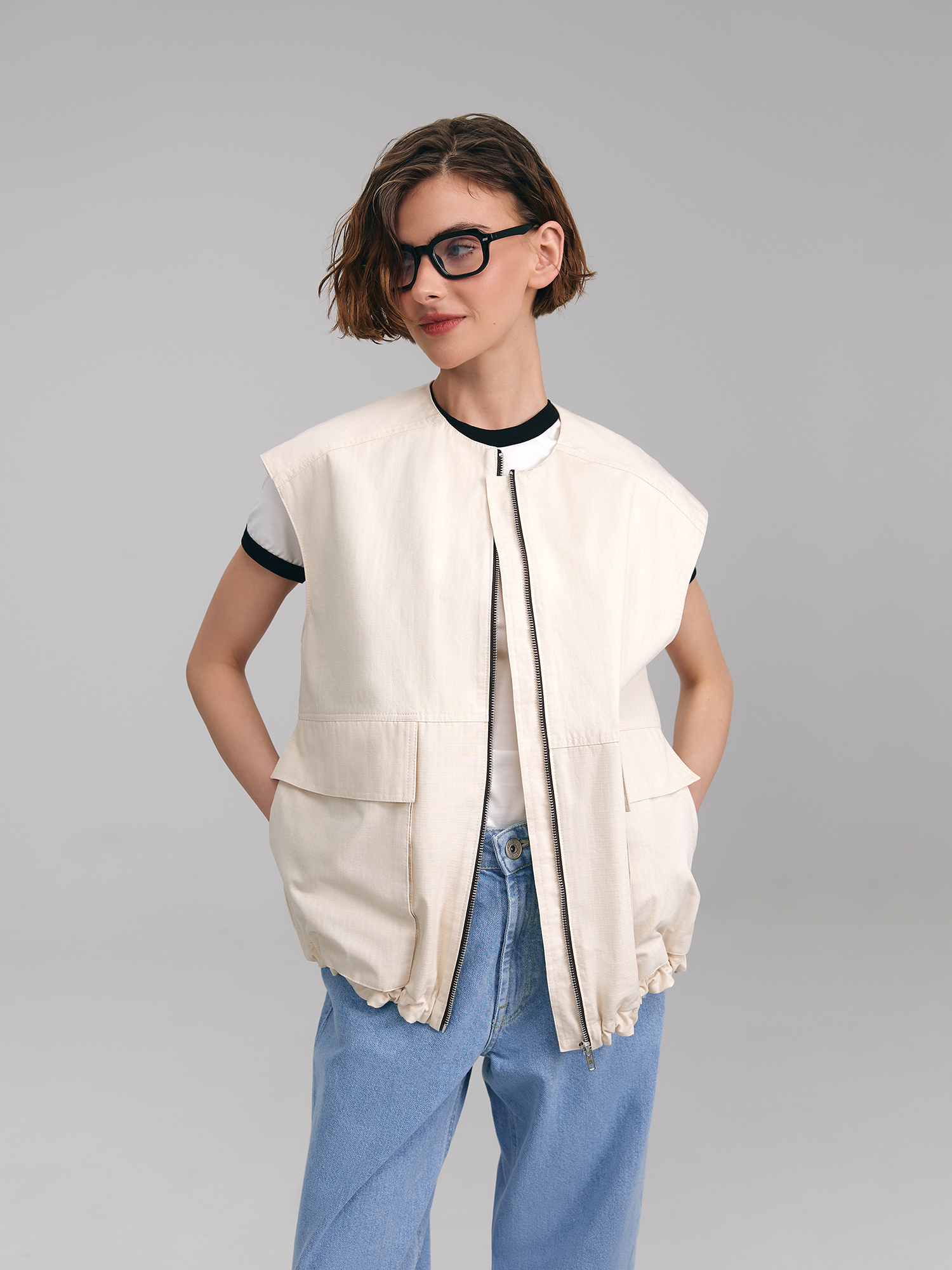 Sleeveless top with voluminous pockets, light beige