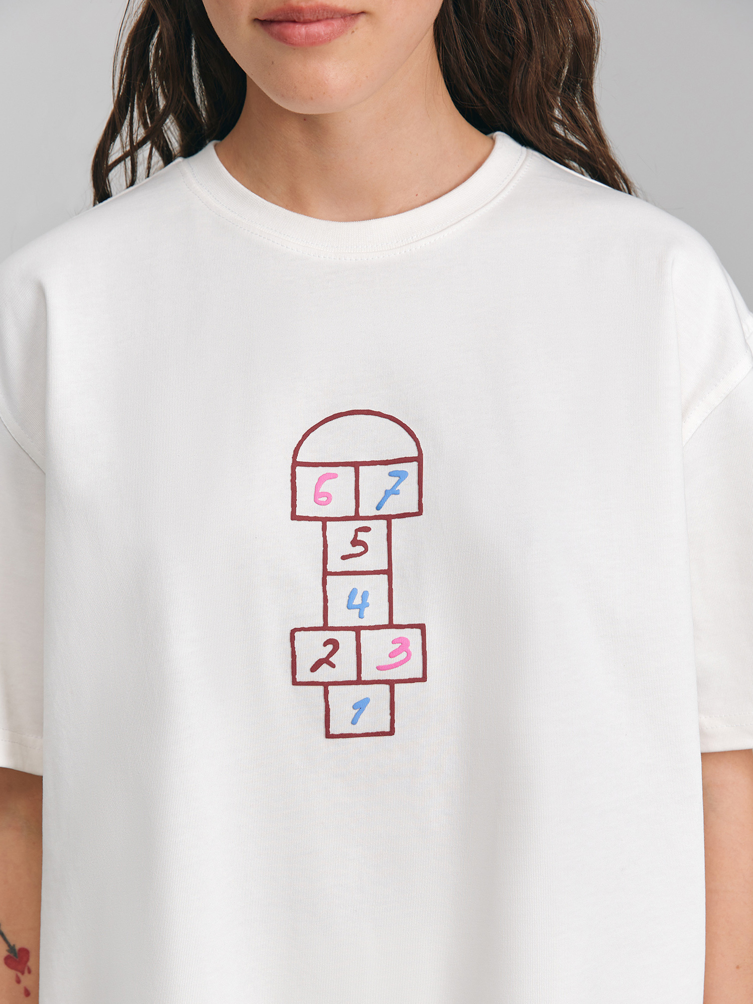 T-shirt "Hopscotch", milky
