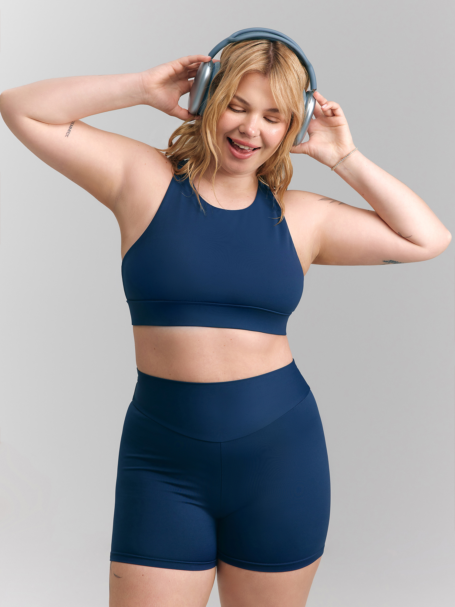 Top, dark blue