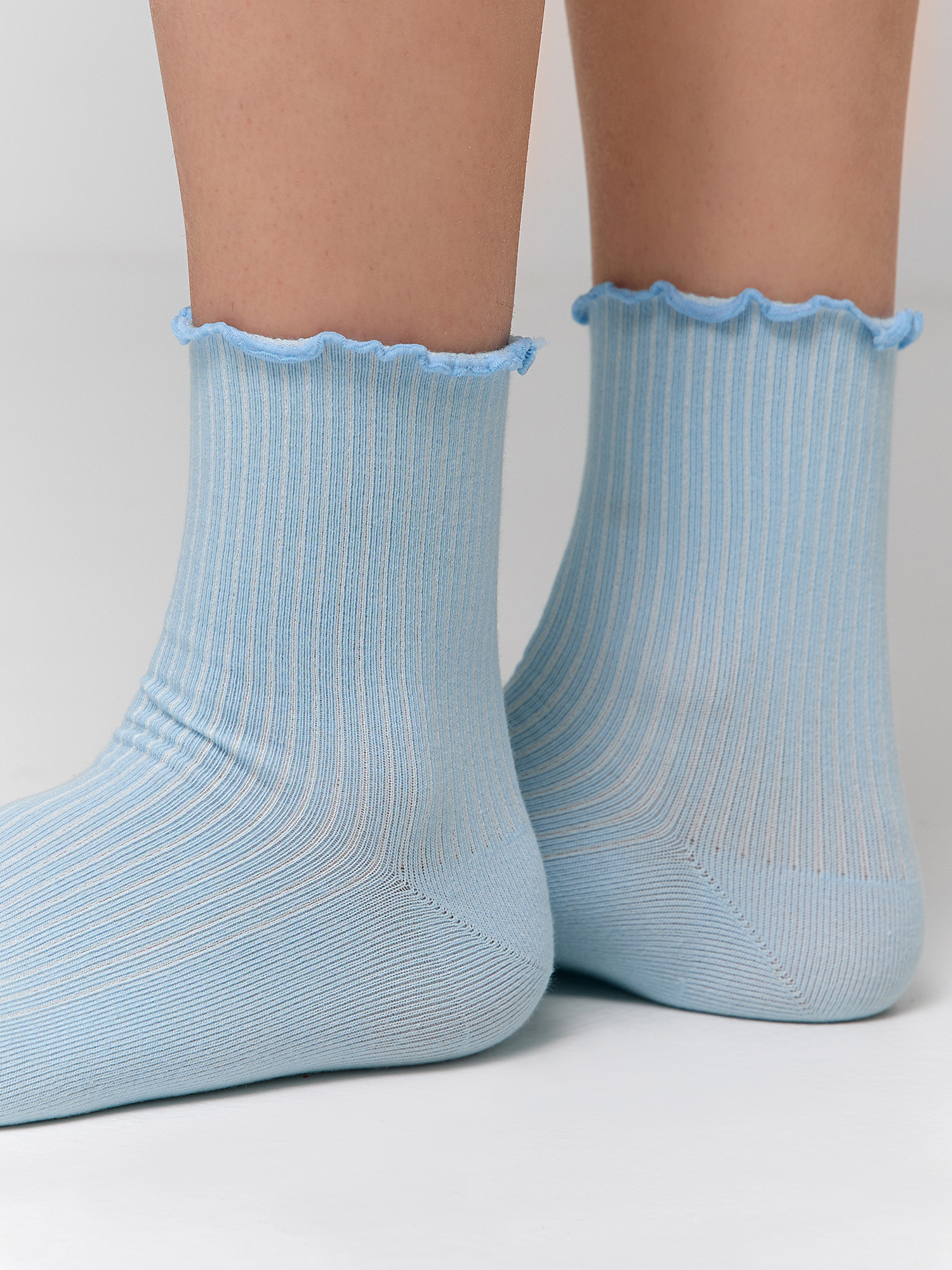 Ruffled socks, light blue