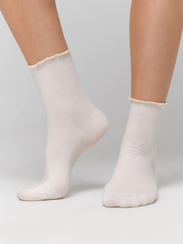 Ruffled socks, oil