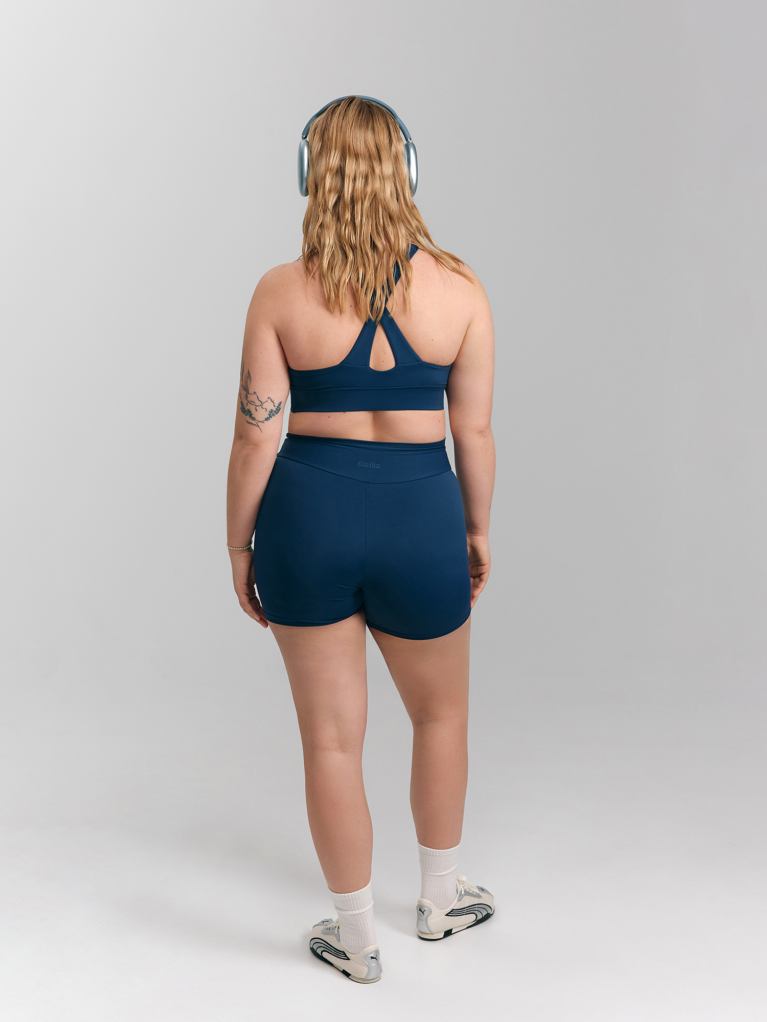 Top, dark blue